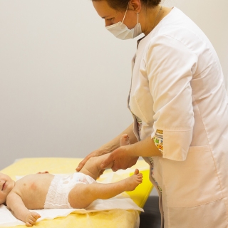 Каким бывает детский массаж и в чём его польза